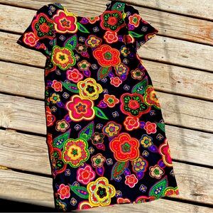 Bright paisley silk shift wiggle dress from Bergdorfs. Great 60’s/70’s print!